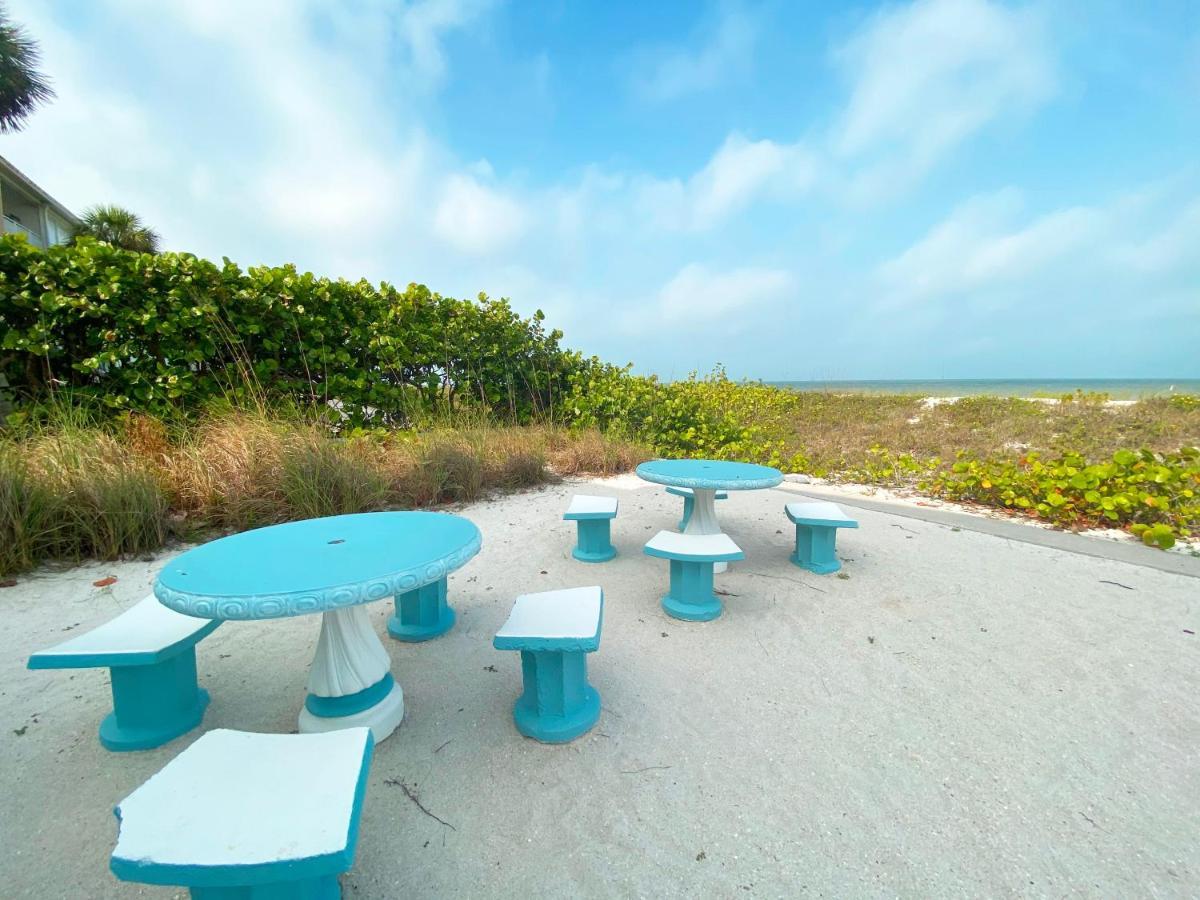 Nautical Watch Aparthotel Belleair Beach Exterior foto