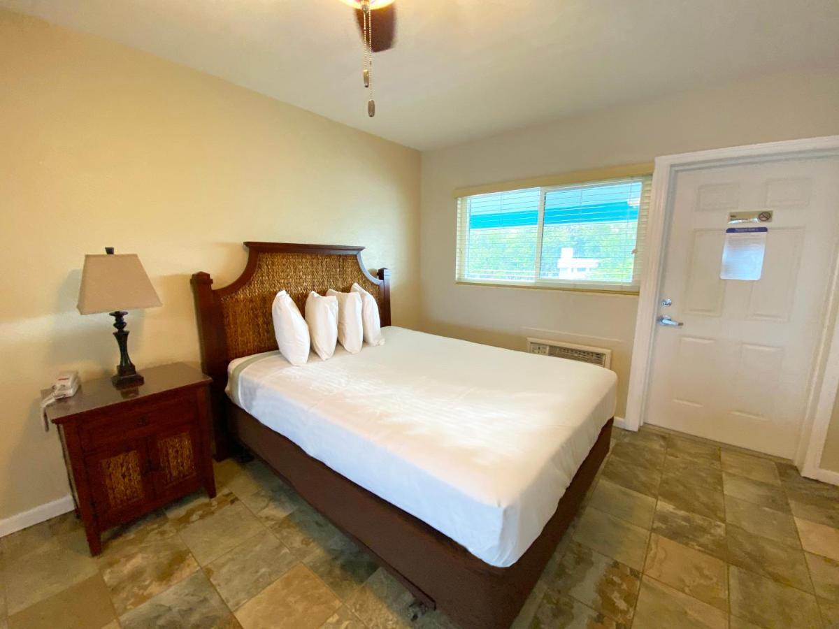 Nautical Watch Aparthotel Belleair Beach Exterior foto