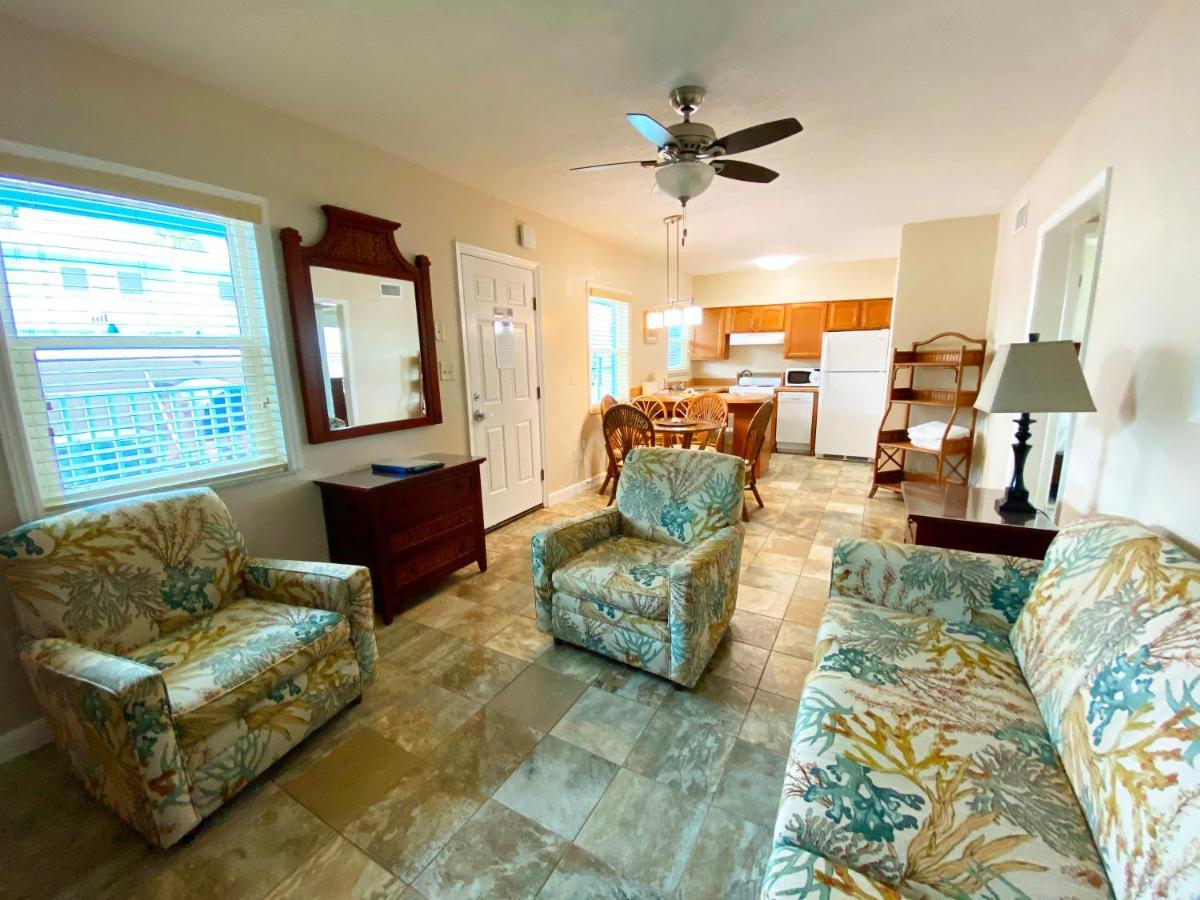 Nautical Watch Aparthotel Belleair Beach Exterior foto
